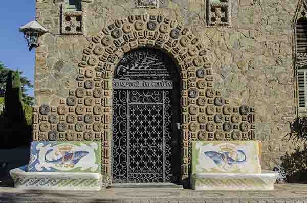 14 - Barcelona - Gaudí - Casa Bellesguard - puerta entrada